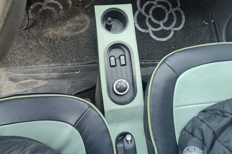Used Wuling Hongguang MINIEV 2021 Macaron Fashion Model Lithium Iron Phosphate Gear Lever