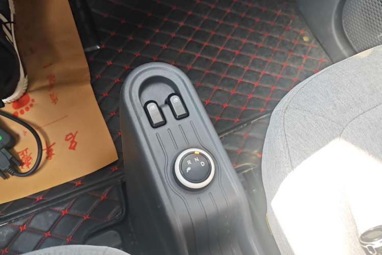 Used Wuling Hongguang MINIEV 2021 Macaron Fashion Model Lithium Iron Phosphate Gear Lever