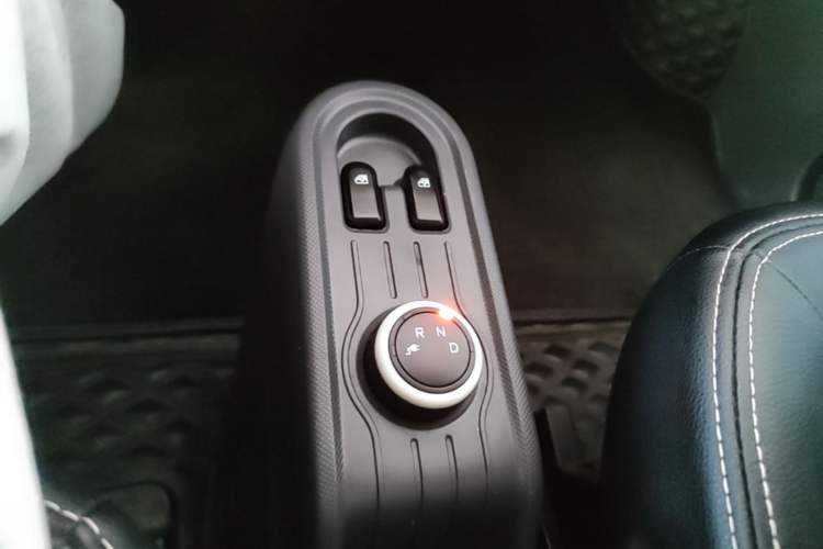 Used Wuling Hongguang MINIEV 2021 Macaron Premium Model – Lithium Iron Phosphate Gear Lever