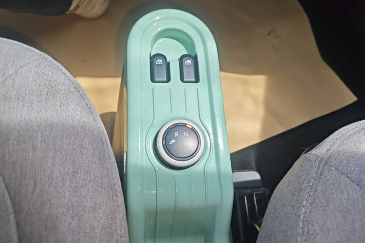 Used Wuling Hongguang MINIEV 2021 Macaron Premium Model – Lithium Iron Phosphate Gear Lever