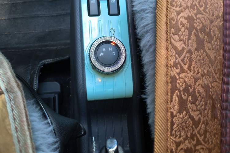 Used Wuling Hongguang MINIEV 2021 Macaron Fashion Model Lithium Iron Phosphate Gear Lever