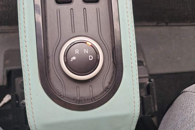 Used Wuling Hongguang MINIEV 2021 Macaron Premium Model – Lithium-NMC Gear Lever