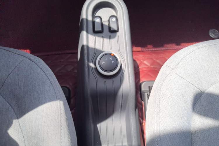 Used Wuling Hongguang MINIEV 2021 Macaron Fashion Edition Lithium-Ion Battery Gear Lever