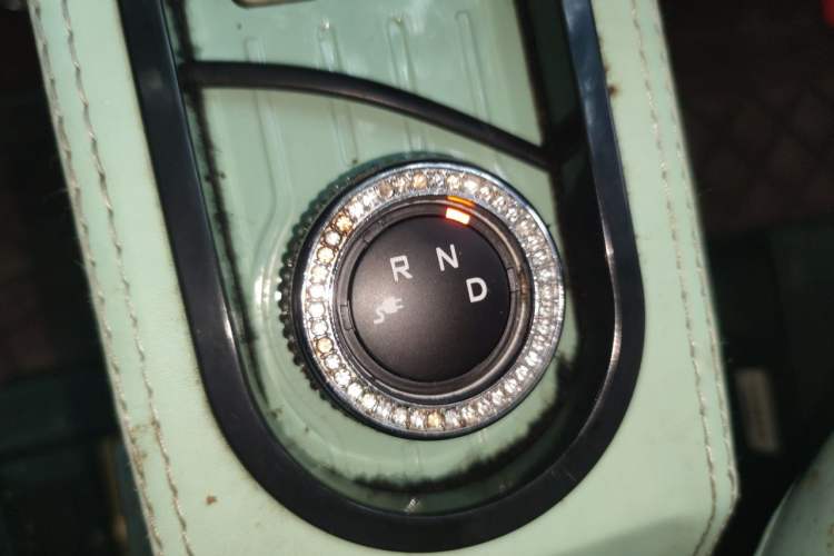 Used Wuling Hongguang MINIEV 2021 Macaron Premium Model – Lithium Iron Phosphate Gear Lever