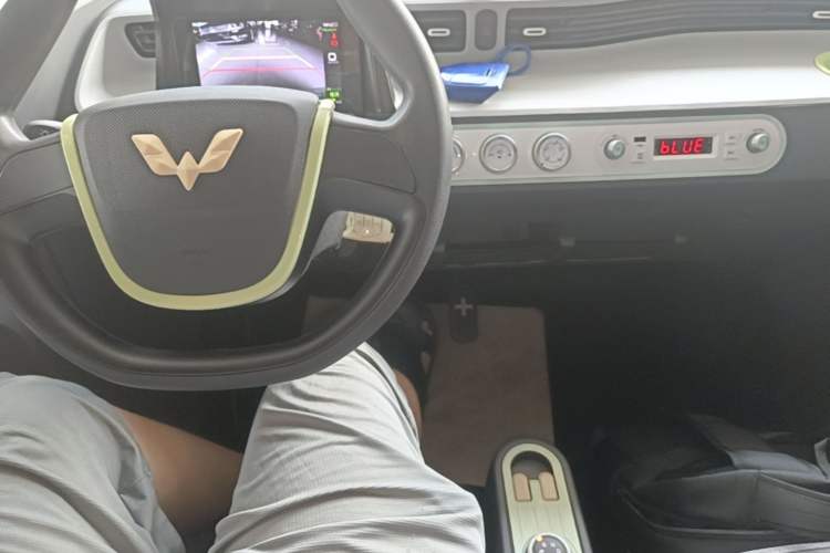 Used Wuling Hongguang MINIEV 2021 Macaron Premium Model – Lithium-NMC Gear Lever