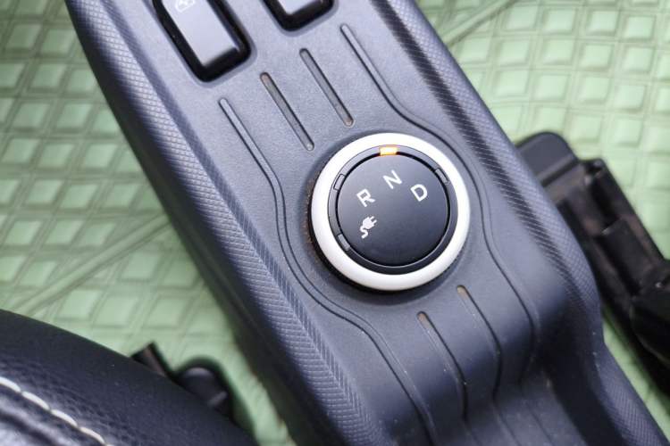 Used Wuling Hongguang MINIEV 2021 Macaron Fashion Model Lithium Iron Phosphate Gear Lever