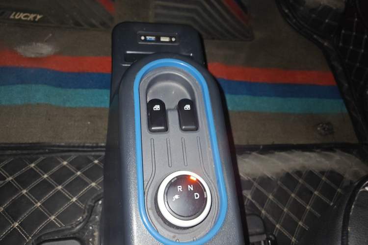 Used Wuling Hongguang MINIEV 2021 Macaron Fashion Model Lithium Iron Phosphate Gear Lever