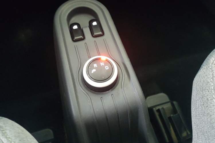 Used Wuling Hongguang MINIEV 2021 Macaron Fashion Edition Lithium-Ion Battery Gear Lever