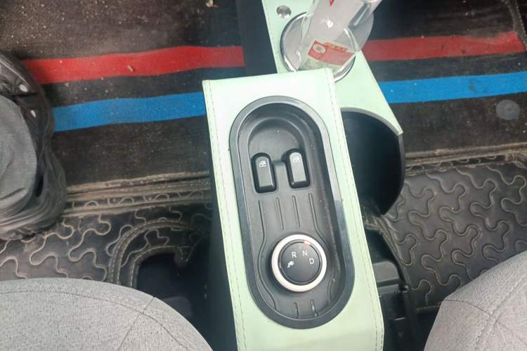 Used Wuling Hongguang MINIEV 2021 Macaron Fashion Model Lithium Iron Phosphate Gear Lever