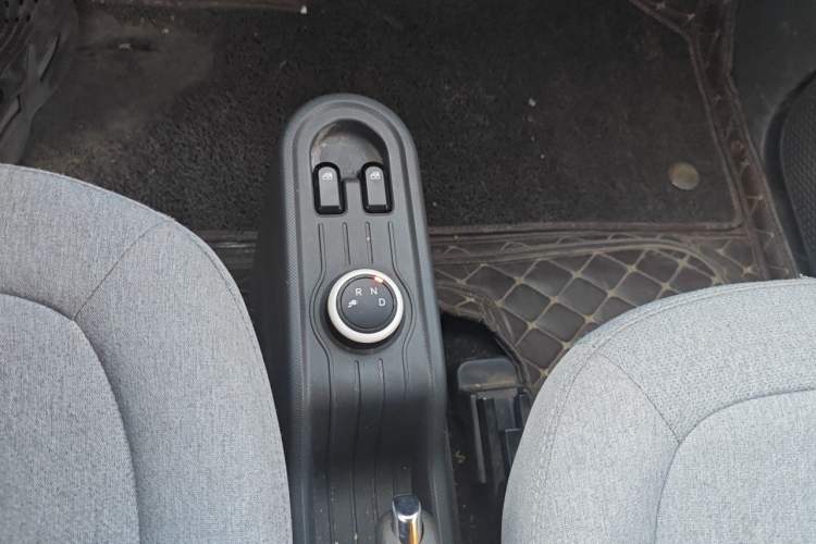 Used Wuling Hongguang MINIEV 2021 Macaron Fashion Model Lithium Iron Phosphate Gear Lever