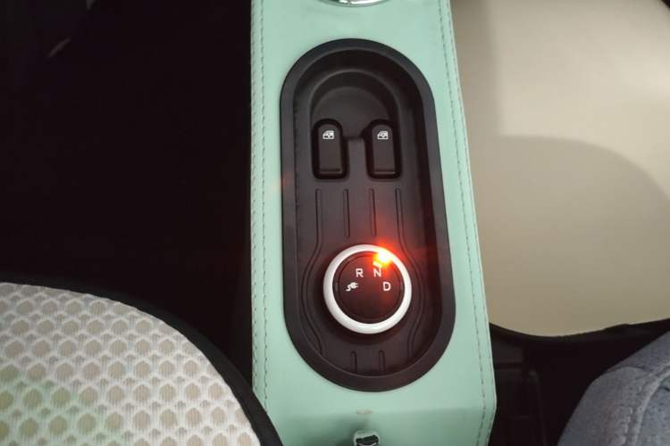 Used Wuling Hongguang MINIEV 2021 Macaron Fashion Model Lithium Iron Phosphate Gear Lever