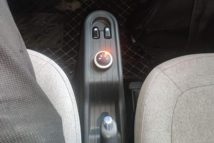 Used Wuling Hongguang MINIEV 2021 Macaron Premium Model – Lithium Iron Phosphate Gear Lever