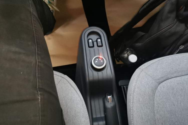 Used Wuling Hongguang MINIEV 2021 Macaron Premium Model – Lithium Iron Phosphate Gear Lever