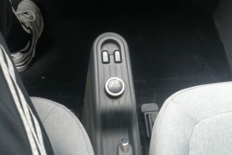 Used Wuling Hongguang MINIEV 2021 Macaron Fashion Edition Lithium-Ion Battery Gear Lever