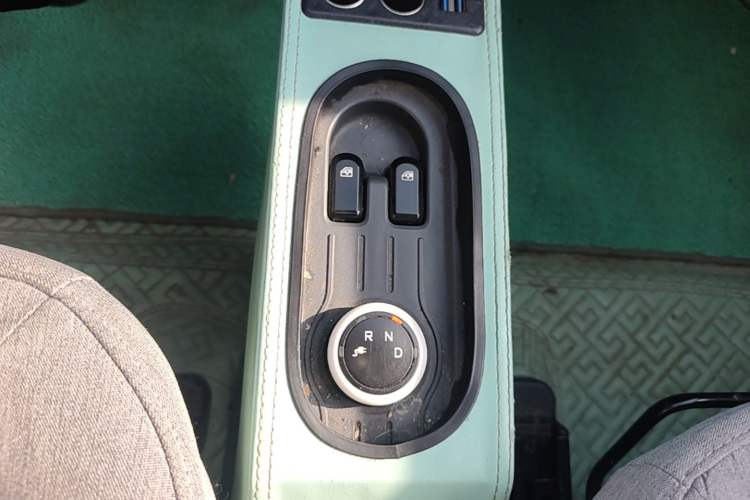 Used Wuling Hongguang MINIEV 2021 Macaron Fashion Model Lithium Iron Phosphate Gear Lever