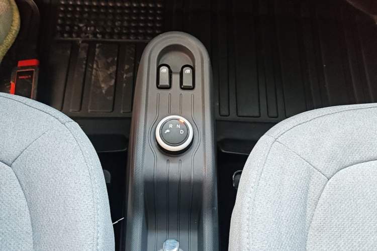 Used Wuling Hongguang MINIEV 2021 Macaron Fashion Edition Lithium-Ion Battery Gear Lever