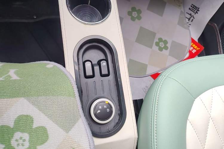 Used Wuling Hongguang MINIEV 2021 Macaron Sandwich Model 120 km Lithium Iron Phosphate Gear Lever