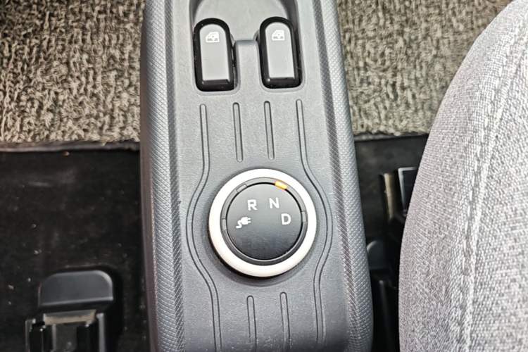 Used Wuling Hongguang MINIEV 2021 Macaron Premium Model – Lithium Iron Phosphate Gear Lever