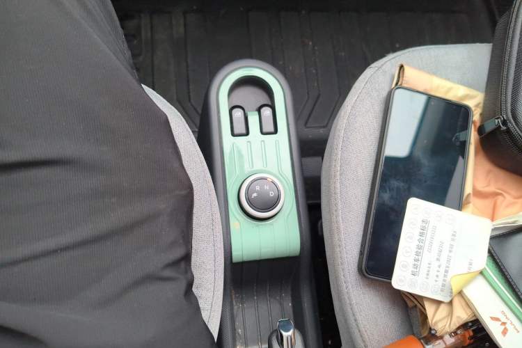 Used Wuling Hongguang MINIEV 2021 Macaron Fashion Edition Lithium-Ion Battery Gear Lever