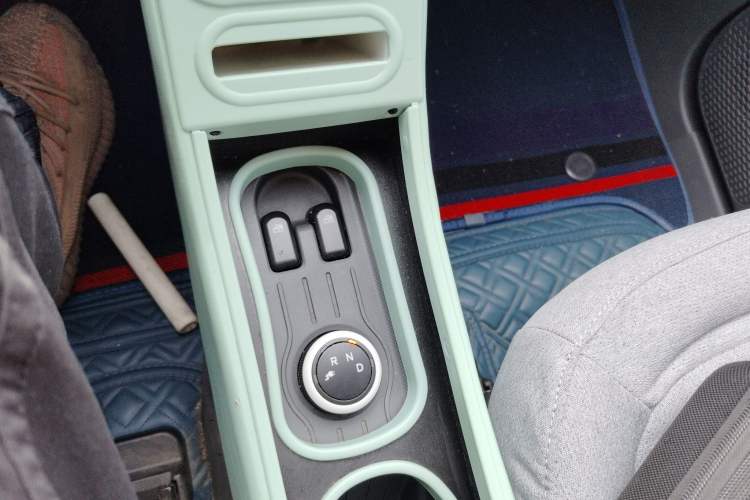 Used Wuling Hongguang MINIEV 2021 Macaron Premium Model – Lithium Iron Phosphate Gear Lever