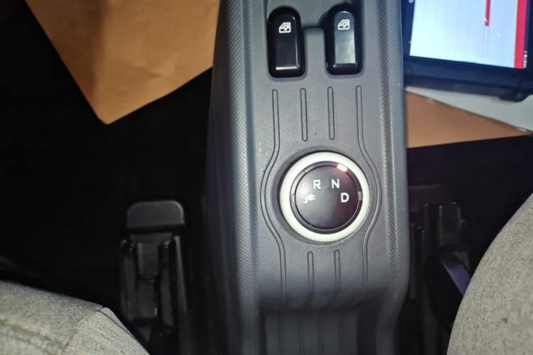 Used Wuling Hongguang MINIEV 2021 Macaron Premium Model – Lithium Iron Phosphate Gear Lever