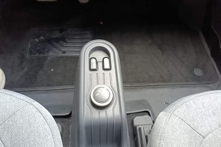 Used Wuling Hongguang MINIEV 2021 Macaron Sandwich Model 170 km Lithium Iron Phosphate Gear Lever