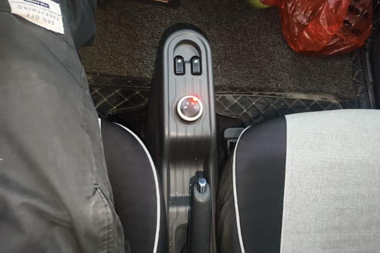 Used Wuling Hongguang MINIEV 2021 Macaron Fashion Model Lithium Iron Phosphate Gear Lever
