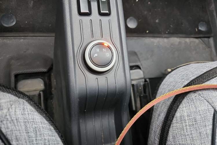 Used Wuling Hongguang MINIEV 2021 Macaron Premium Model – Lithium-NMC Gear Lever