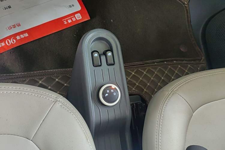 Used Wuling Hongguang MINIEV 2021 Macaron Fashion Edition Lithium-Ion Battery Gear Lever