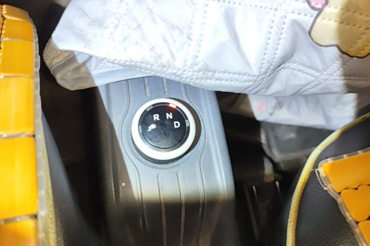 Used Wuling Hongguang MINIEV 2021 Macaron Fashion Model Lithium Iron Phosphate Gear Lever