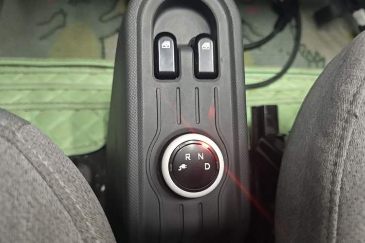 Used Wuling Hongguang MINIEV 2021 Macaron Fashion Edition Lithium-Ion Battery Gear Lever