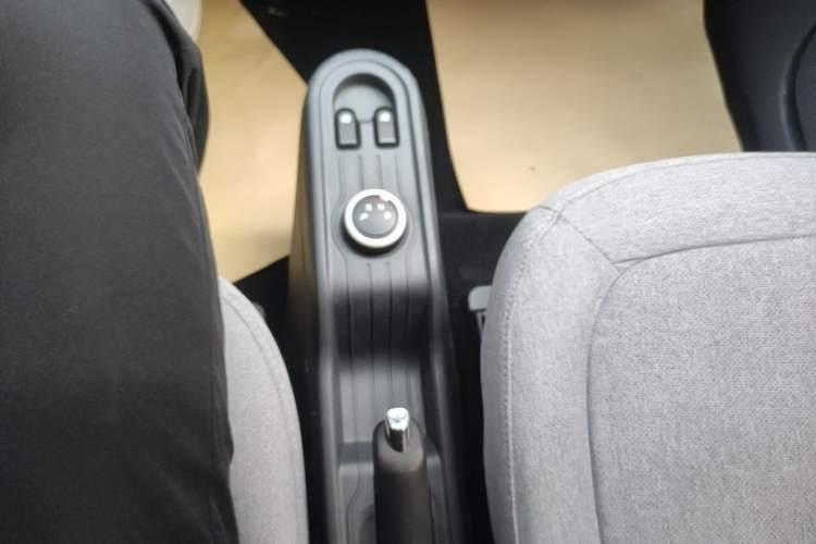 Used Wuling Hongguang MINIEV 2021 Macaron Premium Model – Lithium Iron Phosphate Gear Lever