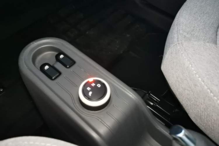 Used Wuling Hongguang MINIEV 2021 Macaron Fashion Edition Lithium-Ion Battery Gear Lever