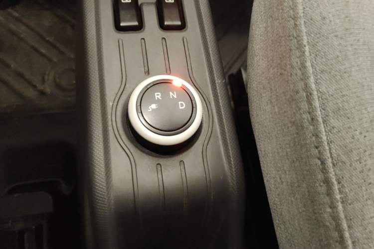 Used Wuling Hongguang MINIEV 2021 Macaron Premium Model – Lithium Iron Phosphate Gear Lever