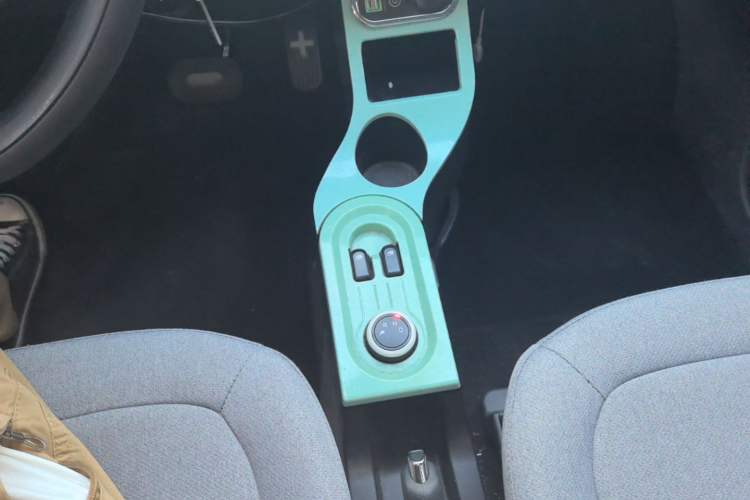 Used Wuling Hongguang MINIEV 2021 Macaron Fashion Edition Lithium-Ion Battery Gear Lever