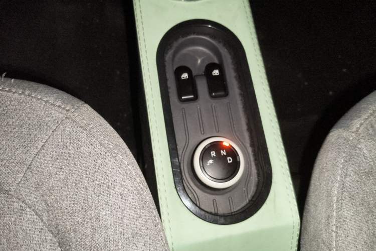Used Wuling Hongguang MINIEV 2021 Macaron Premium Model – Lithium-NMC Gear Lever