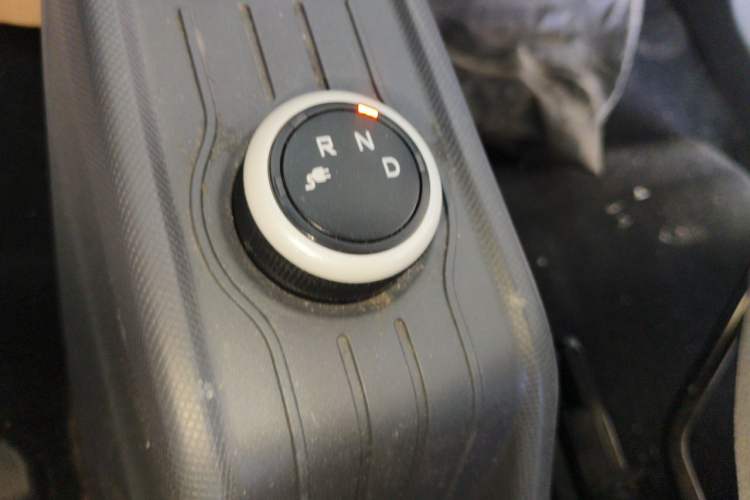 Used Wuling Hongguang MINIEV 2021 Macaron Fashion Model Lithium Iron Phosphate Gear Lever