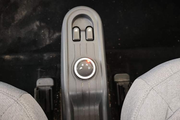 Used Wuling Hongguang MINIEV 2021 Macaron Premium Model – Lithium Iron Phosphate Gear Lever