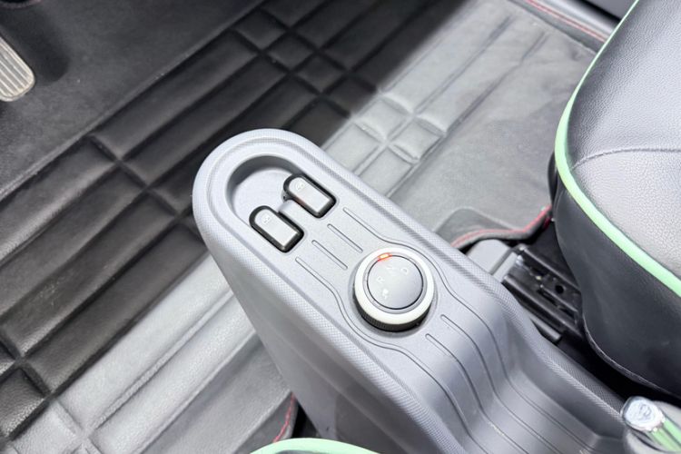 Used Wuling Hongguang MINIEV 2021 Macaron Premium Model – Lithium Iron Phosphate Gear Lever