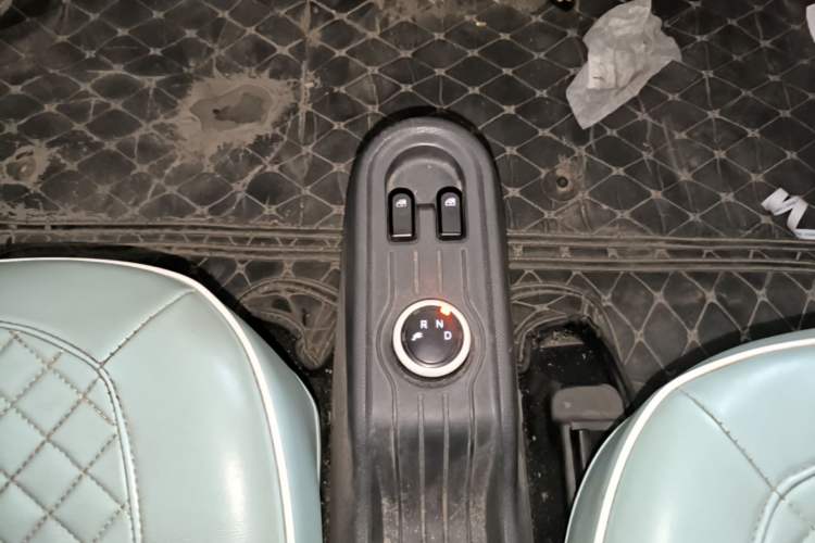 Used Wuling Hongguang MINIEV 2021 Macaron Fashion Model Lithium Iron Phosphate Gear Lever