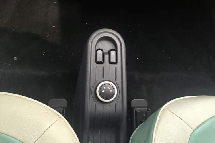 Used Wuling Hongguang MINIEV 2021 Macaron Fashion Model Lithium Iron Phosphate Gear Lever