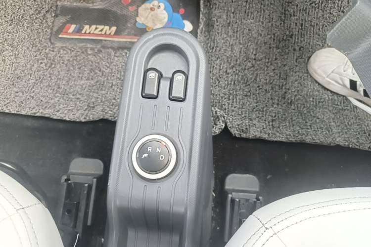 Used Wuling Hongguang MINIEV 2021 Macaron Fashion Model Lithium Iron Phosphate Gear Lever