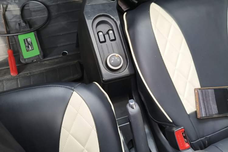 Used Wuling Hongguang MINIEV 2021 Macaron Fashion Model Lithium Iron Phosphate Gear Lever