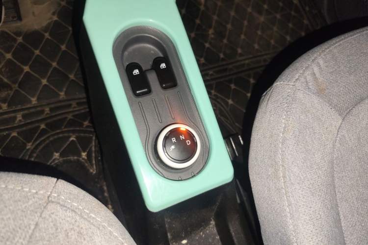 Used Wuling Hongguang MINIEV 2021 Macaron Fashion Model Lithium Iron Phosphate Gear Lever