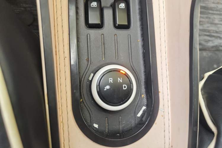 Used Wuling Hongguang MINIEV 2021 Macaron Fashion Model Lithium Iron Phosphate Gear Lever
