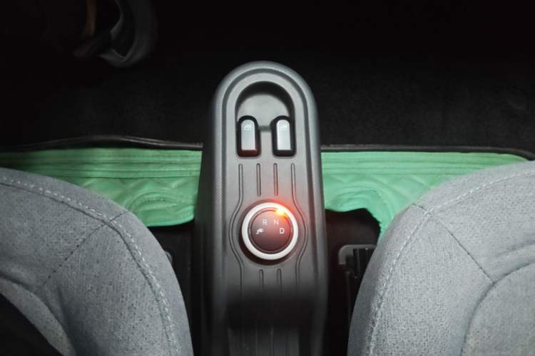 Used Wuling Hongguang MINIEV 2021 Macaron Premium Model – Lithium Iron Phosphate Gear Lever