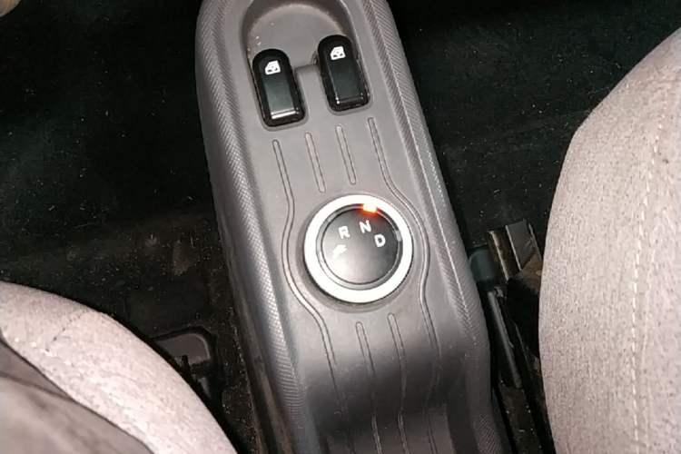 Used Wuling Hongguang MINIEV 2021 Macaron Premium Model – Lithium Iron Phosphate Gear Lever