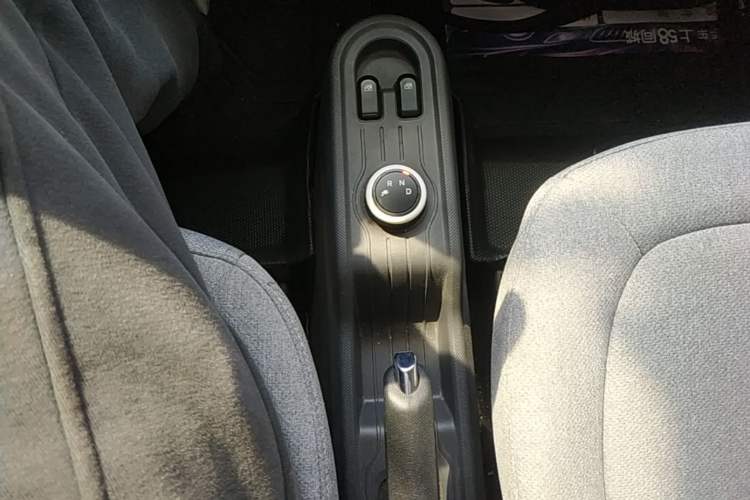 Used Wuling Hongguang MINIEV 2021 Macaron Fashion Model Lithium Iron Phosphate Gear Lever