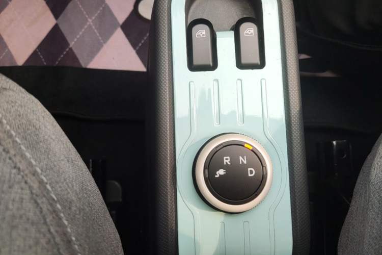 Used Wuling Hongguang MINIEV 2021 Macaron Fashion Model Lithium Iron Phosphate Gear Lever