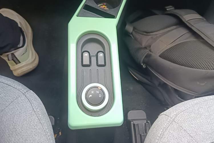 Used Wuling Hongguang MINIEV 2021 Macaron Fashion Edition Lithium-Ion Battery Gear Lever